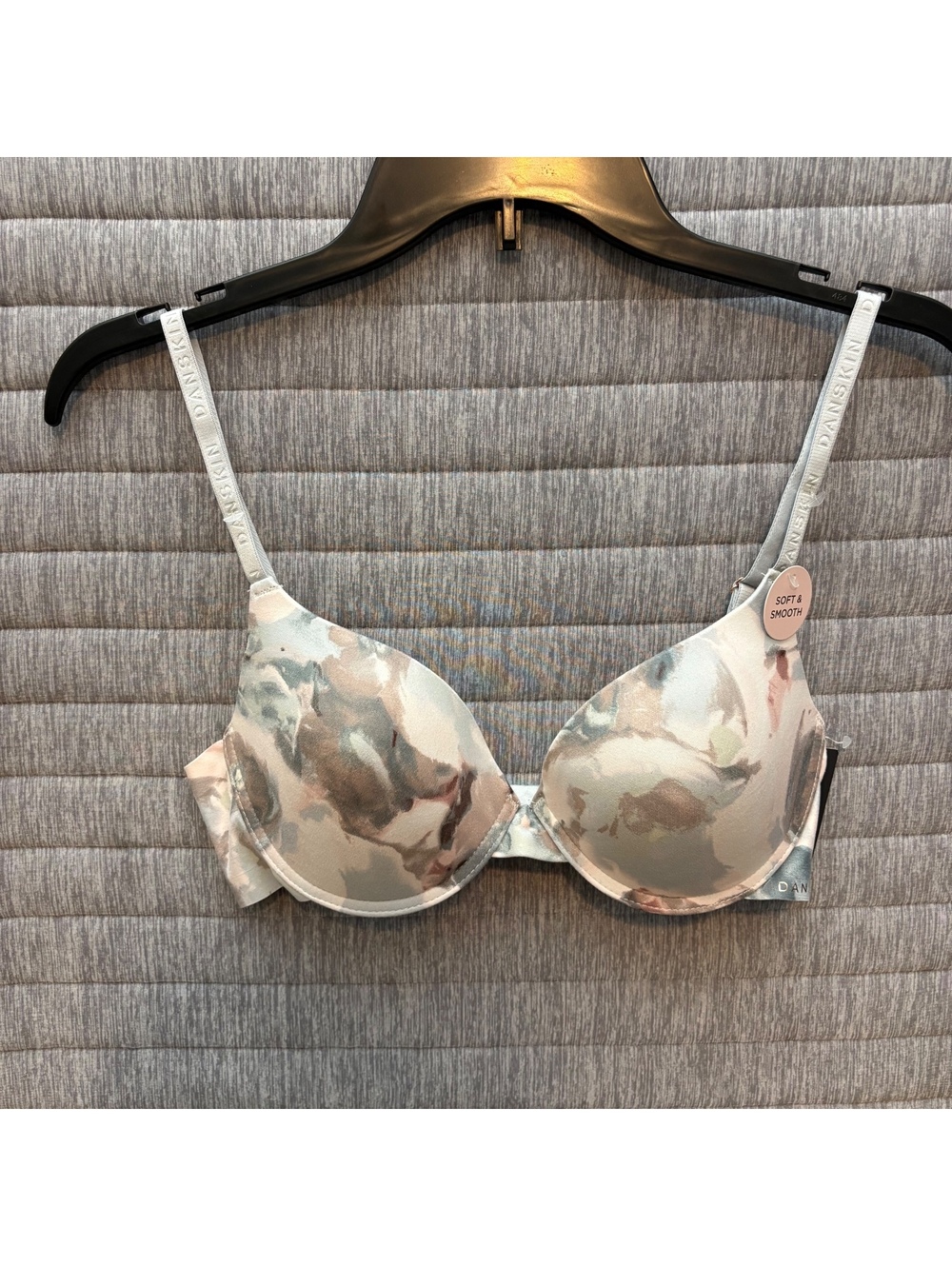 Danskin Soft & Smooth Floral Print T Shirt Bra 34C NEW Muted Tones